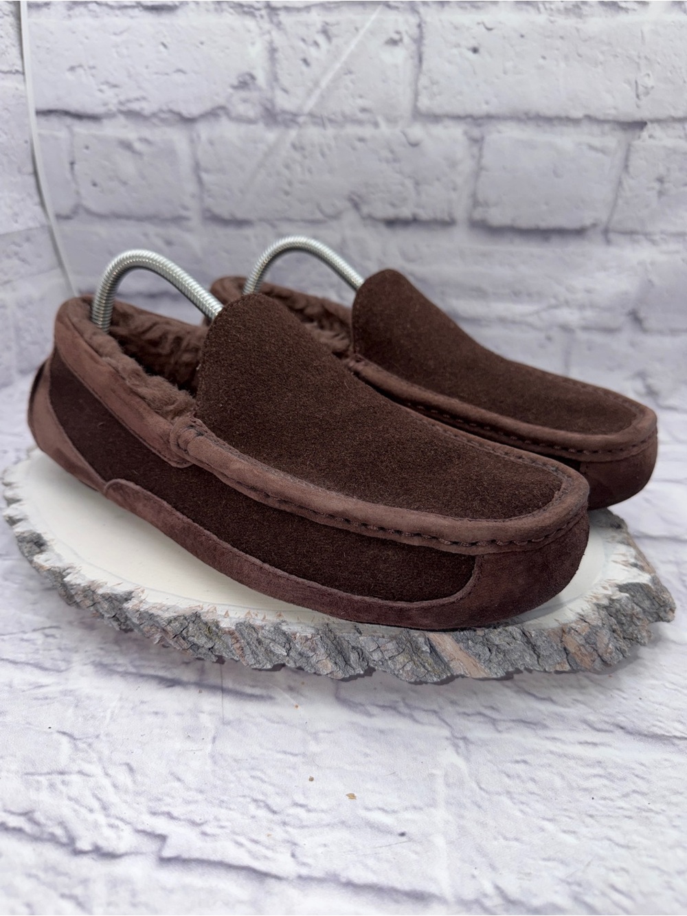 UGG Ascot Mens Espresso Brown Suede Moccasin Slippers Size 8 Sheepskin Lined